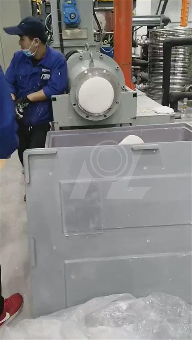 2，上料，捏合精煉